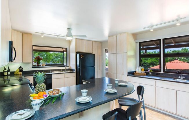 5bd/3ba Private Island Retreat Home w/ A/C & Ocean Views. Hale Poola
