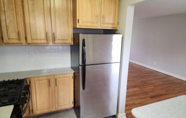 2 beds, 1 bath, 897 sqft, $2,275, Unit F-05