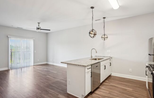 1 bed, 1 bath, 740 sqft, $1,599, Unit 600 - 3G