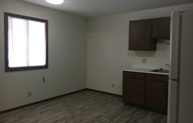 1 bed, 1 bath, $695, Unit 02