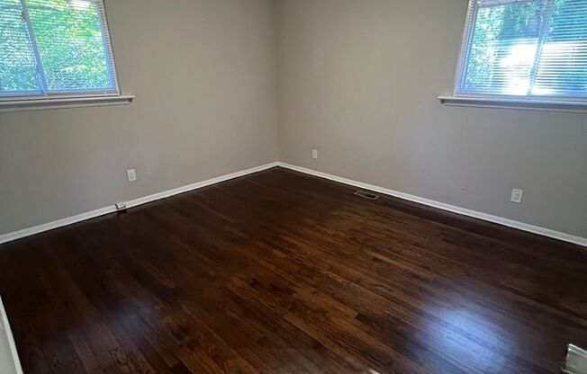 3 beds, 1 bath, $1,300