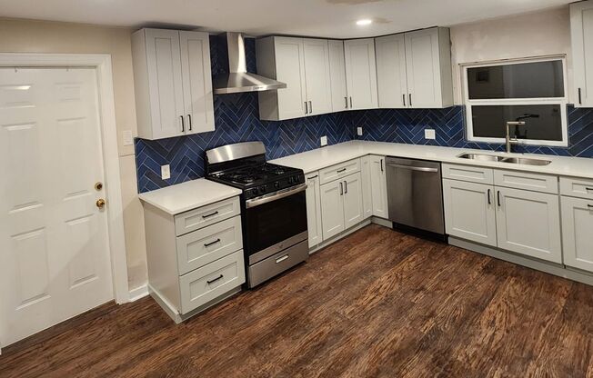 Large 5 Bedroom House in North Campus!