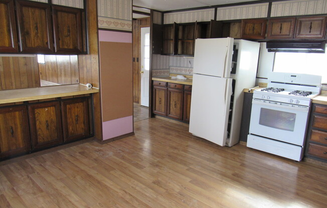 3 beds, 2 baths, $850