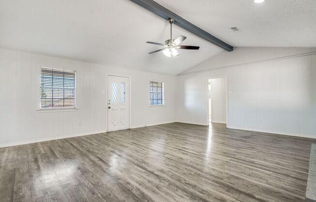 Beautiful 3-Bed, 2.5-Bath Home in Garland – Spacious Layout & Fantastic Amenities!