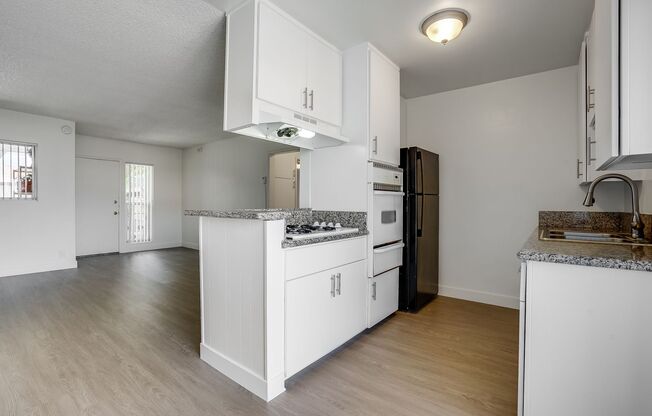 2 beds, 1 bath, 900 sqft, $2,395, Unit 12