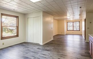 3 beds, 1 bath, $1,679, Unit 1910-12