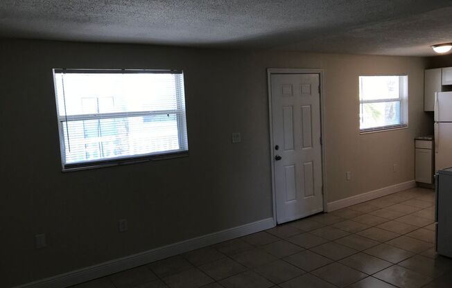 2 beds, 1 bath, 700 sqft, $1,300, Unit OCWK08