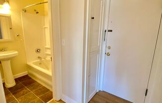 Studio, 1 bath, 454 sqft, $1,595, Unit 303