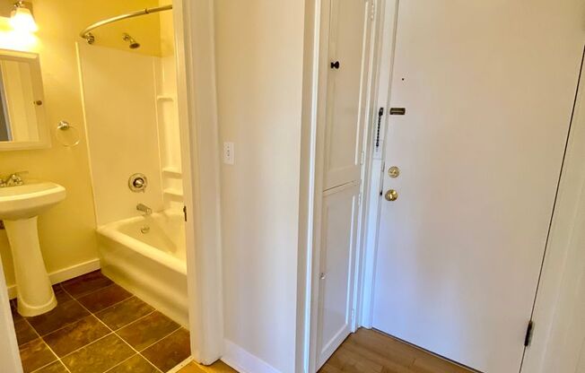 Studio, 1 bath, 454 sqft, $1,545, Unit 303