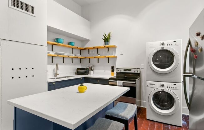 1 bed, 1 bath, 450 sqft, $1,200, Unit 2529 Baronne St