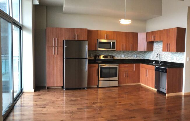 2 beds, 2 baths, 990 sqft, $2,000, Unit 301