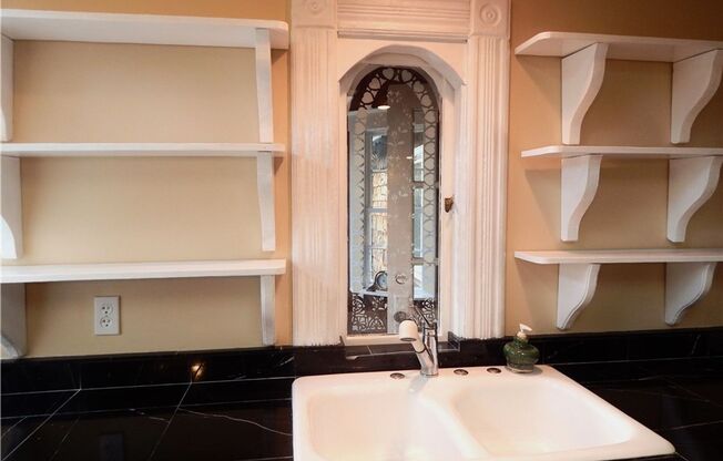 2Bd/2Ba Kirkland House