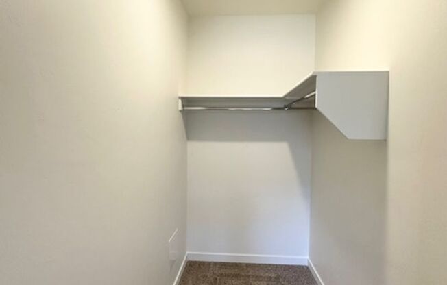 1 bed, 1 bath, 712 sqft, $1,275, Unit 4