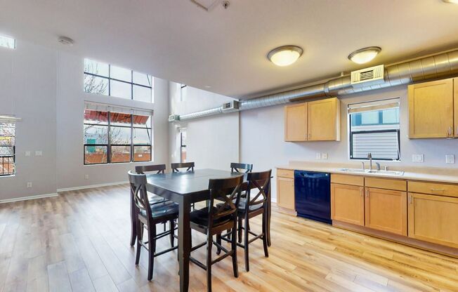 2033 W 30th Ave