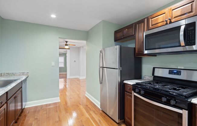 1 bed, 1 bath, 850 sqft, $1,300, Unit 4556 Carroll Street 1