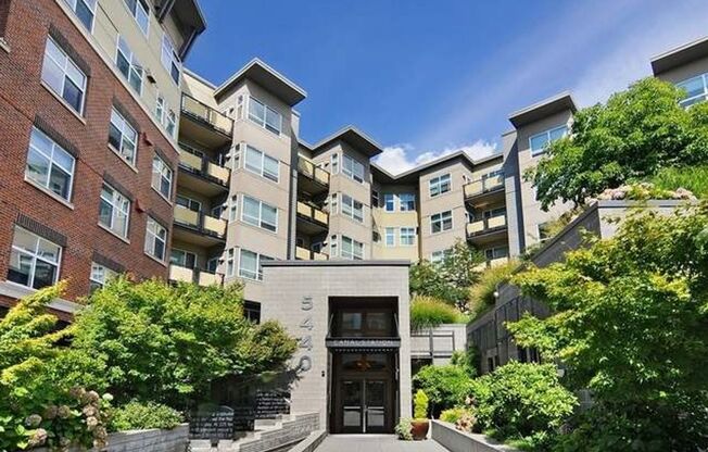 Beautiful Condo in the Heart of Ballard!