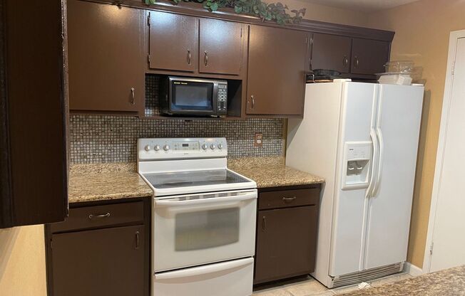 Beautiful 2 bedroom 1.5 Bathroom with attached garage