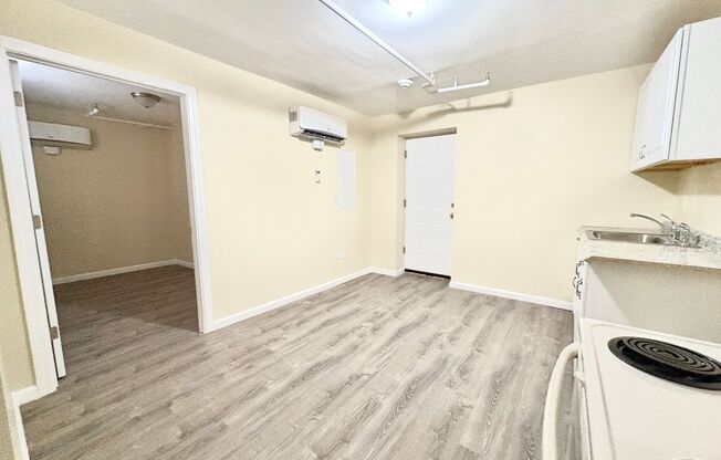 1 bed, 1 bath, 272 sqft, $1,050, Unit 1C