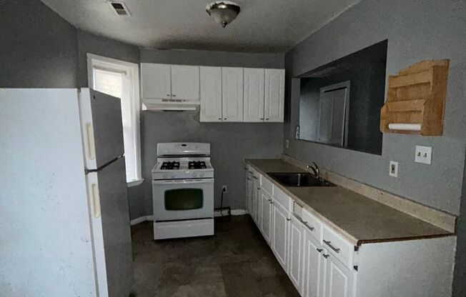 2 beds, 1 bath, $1,850, Unit #2