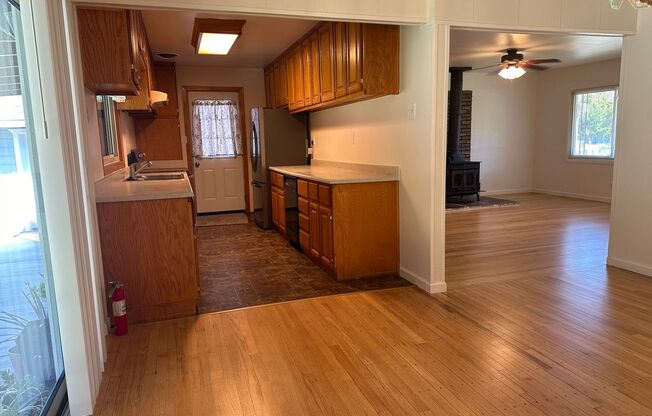 3 beds, 1 bath, $1,900