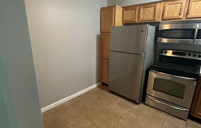 2 beds, 1 bath, $2,100