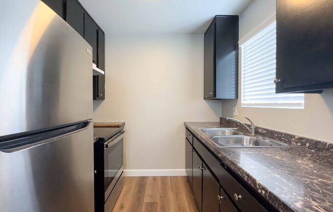 2 beds, 1 bath, $2,095, Unit 3555-06