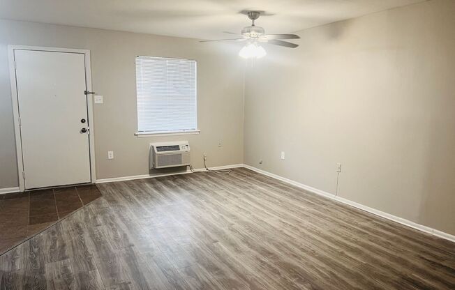 Studio, 1 bath, 494 sqft, $690, Unit 33