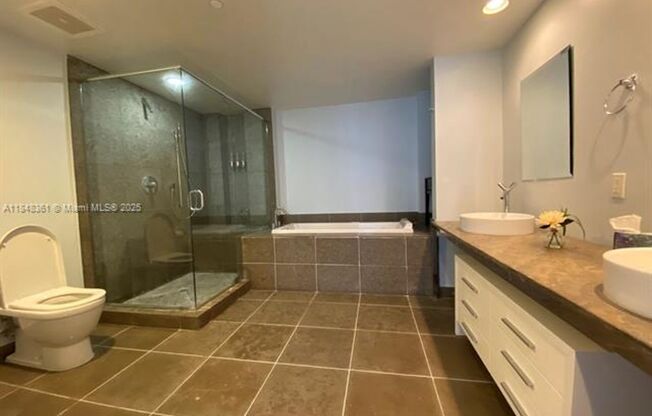 2 beds, 2 baths, 1,167 sqft, $4,700, Unit 475 Brickell Ave unit 4409