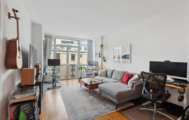 214 N 11 ST