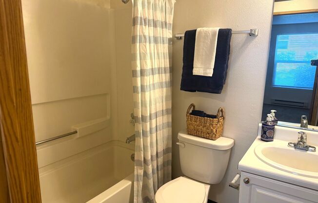 2 beds, 2 baths, 900 sqft, $1,829, Unit 7845