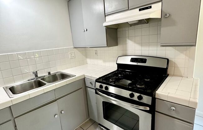 2 beds, 1 bath, $2,390, Unit 205