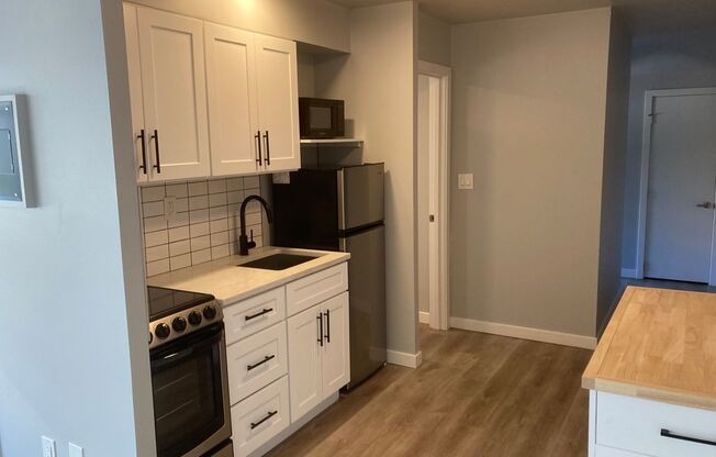 2 beds, 1 bath, 800 sqft, $2,095, Unit 325