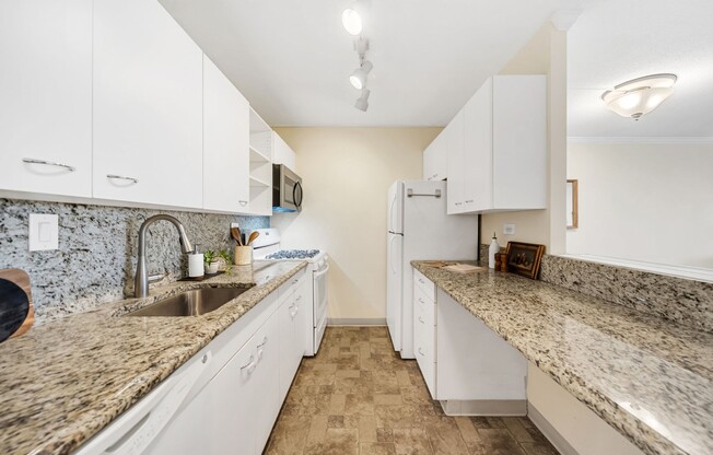 1 bed, 1 bath, 899 sqft, $3,100, Unit 7H