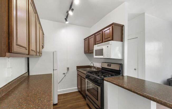 1 bed, 1 bath, 475 sqft, $825, Unit 34