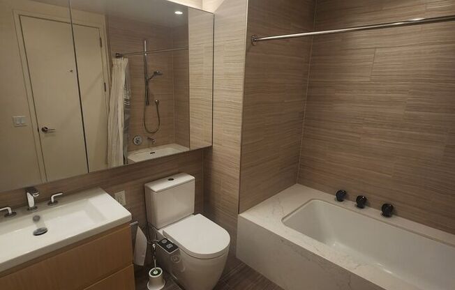 1 bed, 1 bath, 823 sqft, $3,700, Unit 4102