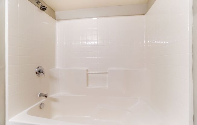 1 bed, 1 bath, 1,111 sqft, $1,613, Unit 3301-403