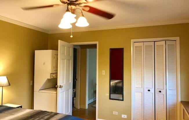 Furnished Move-In Ready Downtown 1br/1ba Apartment on the 5th floor with a Balcony