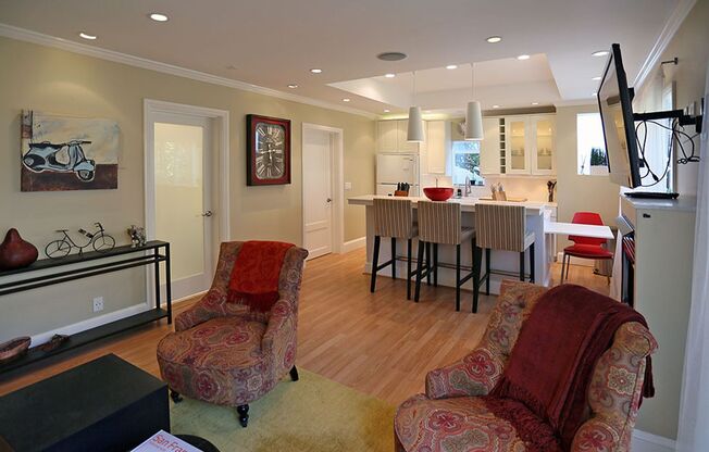 OPEN HOUSE: Sunday (10/18) 3:30pm-4pm. Elegant Garden 1BR/1BA, H/W Floors, Deck, Great Location! (2250 North Point Street #7)
