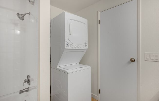 2 beds, 1 bath, 950 sqft, $1,895, Unit 408