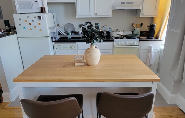 Studio, 1 bath, $2,270, Unit 15