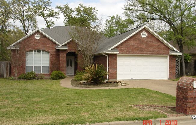Spacious 4 Bedroom House in College Station - Minutes from Jones Crossing and Texas A&M!
