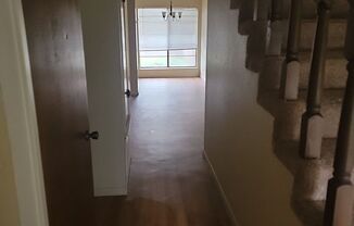 3 beds, 2 baths, $1,250, Unit AcushE