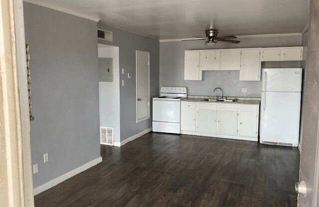 806 MCCAULEY BLVD