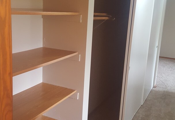2 beds, 1 bath, 875 sqft, $1,460, Unit 241-102