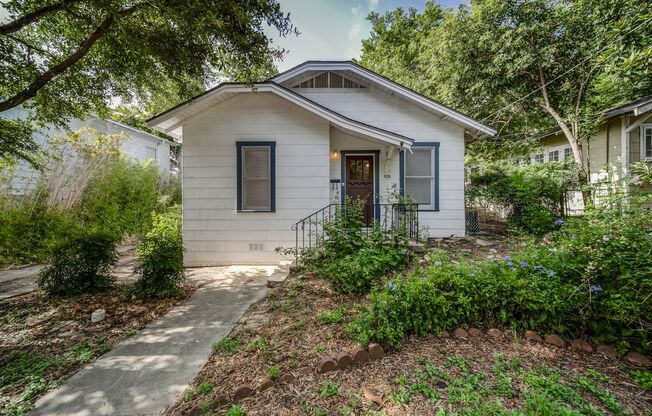 CHARMING 2-BEDROOM ALAMO HEIGHTS COTTAGE