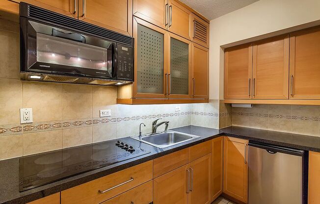 Studio, 1 bath, $3,400, Unit 4F