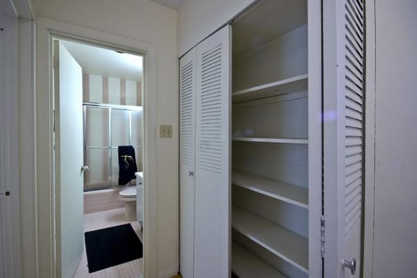 2 beds, 1 bath, 874 sqft, $2,850, Unit 404