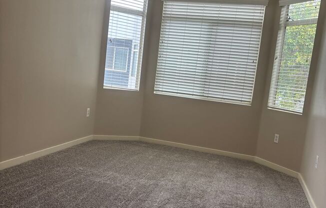 3 beds, 2 baths, $1,900, Unit # 2101