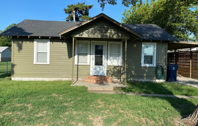 1 Bed 1 Bath Cottage in Fairview Heights Addn