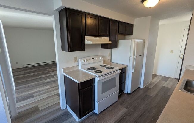 2 beds, 1 bath, 889 sqft, $1,295, Unit 41